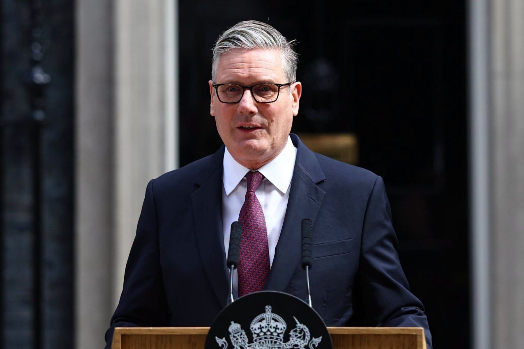 Keir Starmer Resigns as British Prime Minister After Internal Labour Party Revolt