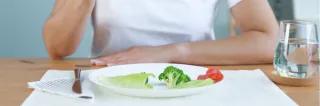 Do I Have an Eating Disorder? How to Tell the Difference Between Dieting and Disordered Eating