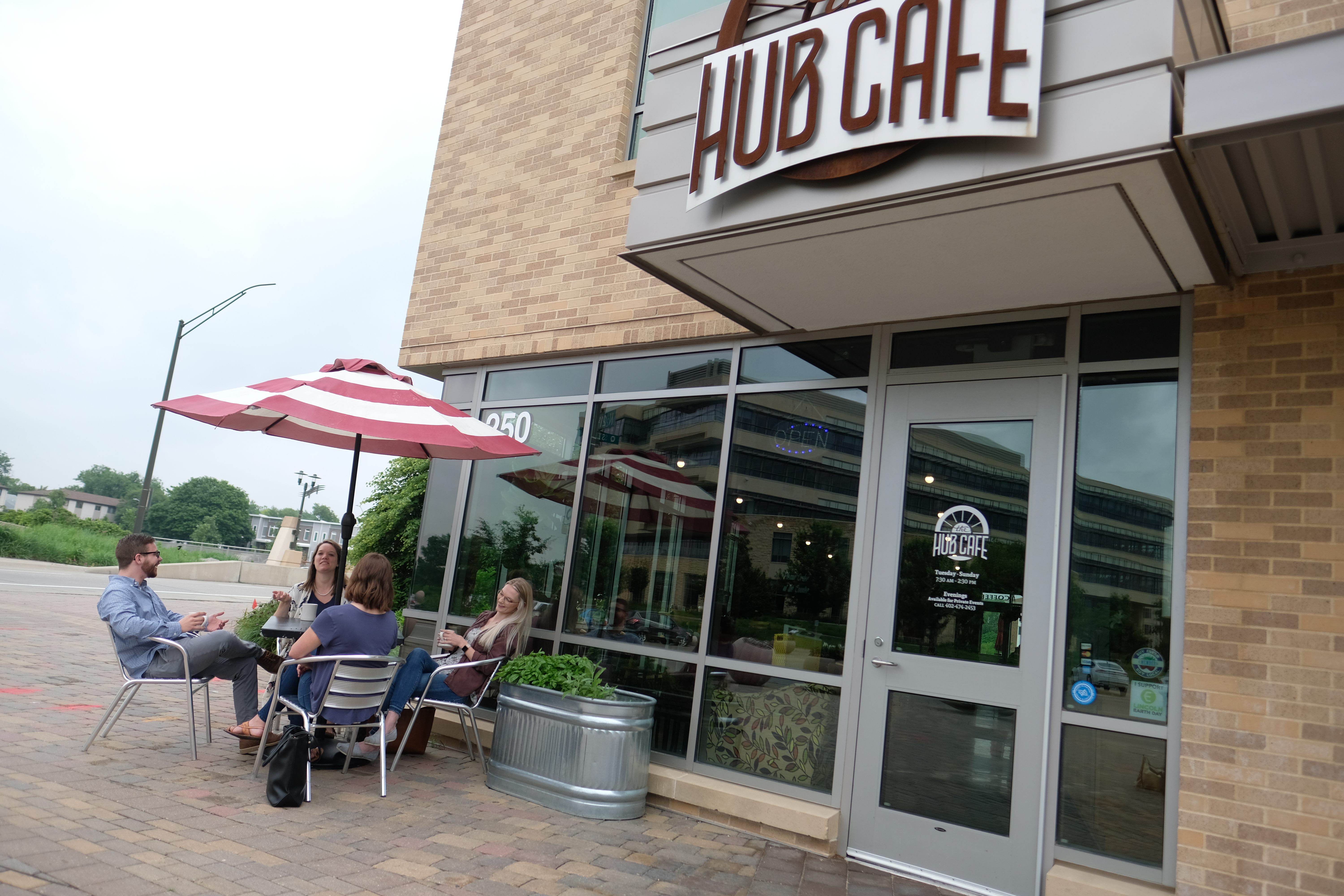 The Hub Café in Lincoln, Nebraska – Fresh Flavors & Community Vibes at ☕🚴