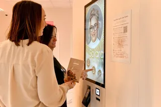 KI-Avatar berät Kunden in Self-Service-Sonnenstudios