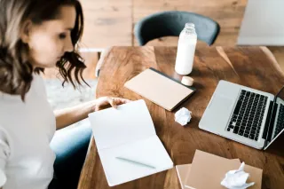 How do I launch an online course or group programme?