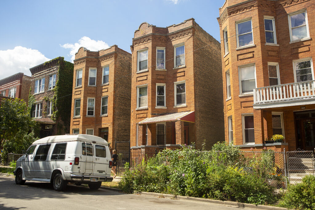 🌴 Humboldt Park Guide – Chicago, IL | Chicago Adventure Rentals 🚗