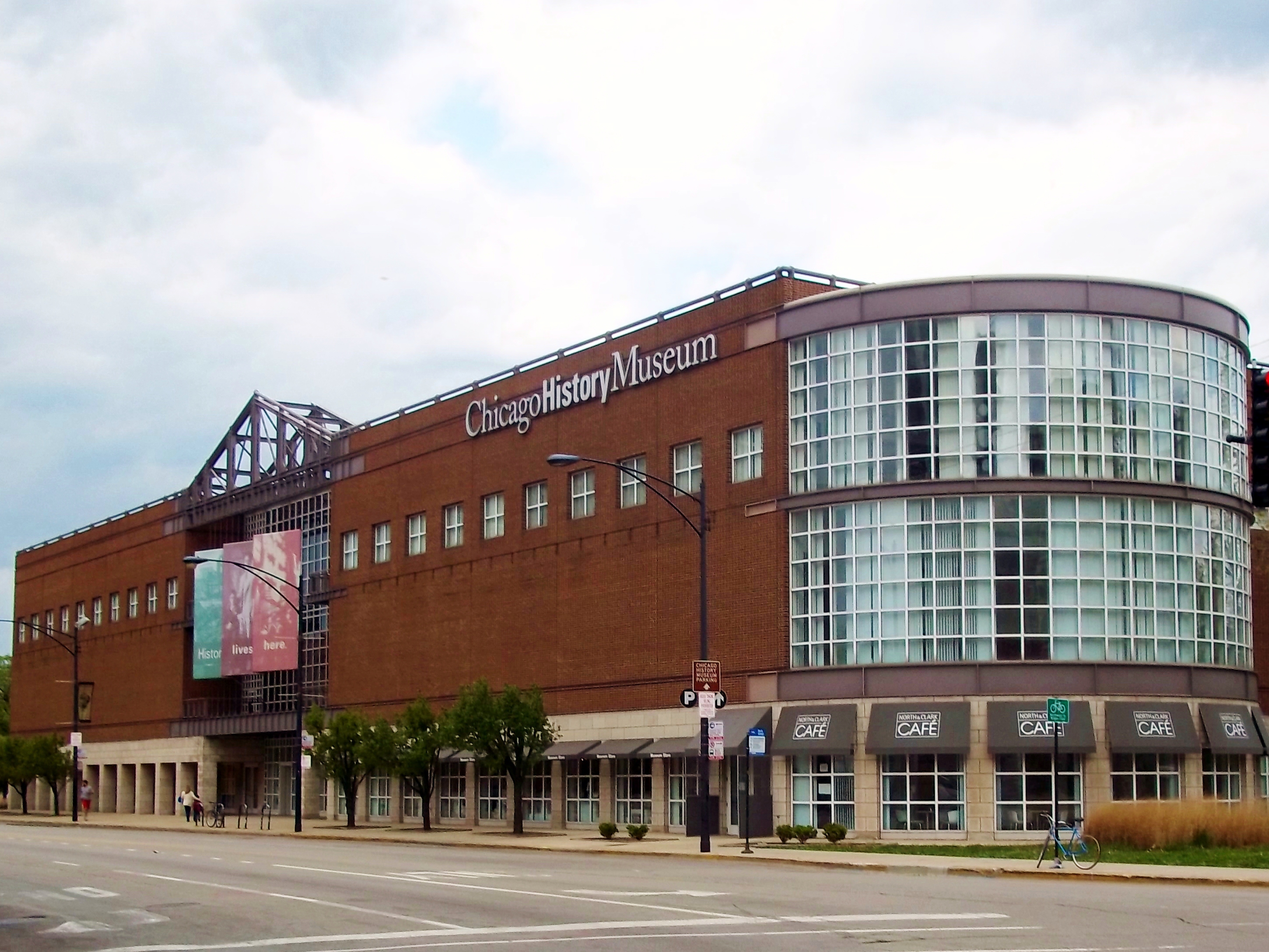 Chicago History Museum in Chicago, Illinois: Step Into the Windy City’s Story at 1601 N Clark St, Chicago, IL 🏙️📚🚗