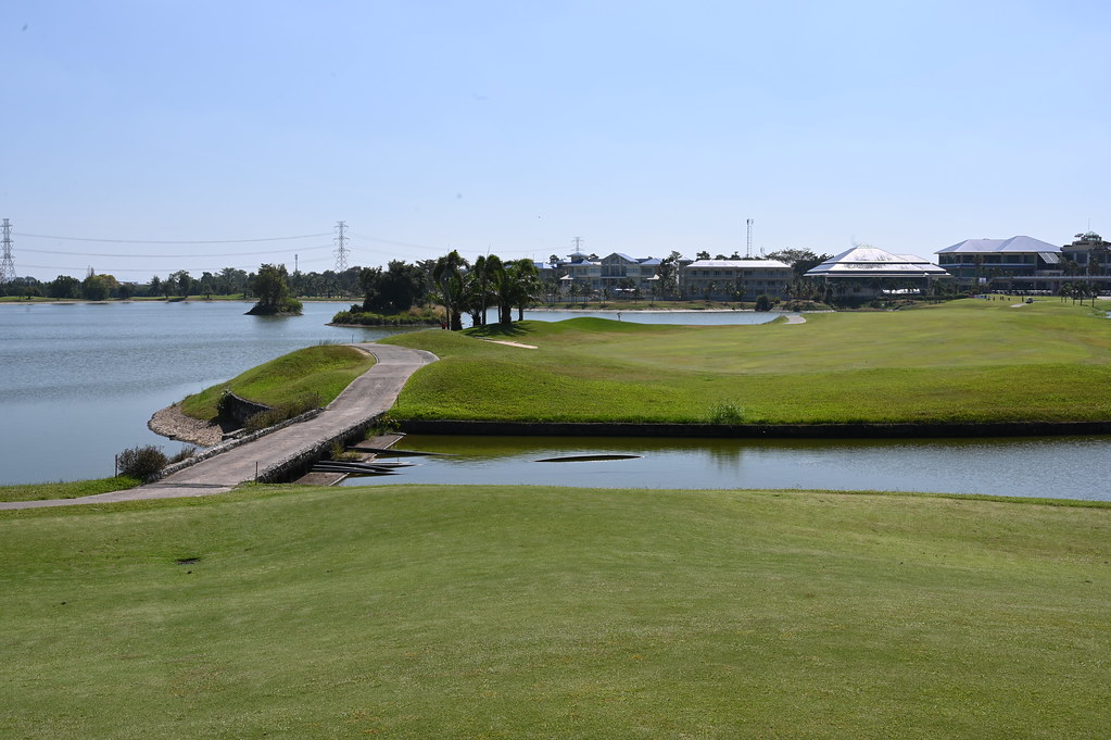 Tee Time in McAllen: Enjoy a Relaxed Day at Palm View Golf Course ⛳🌴