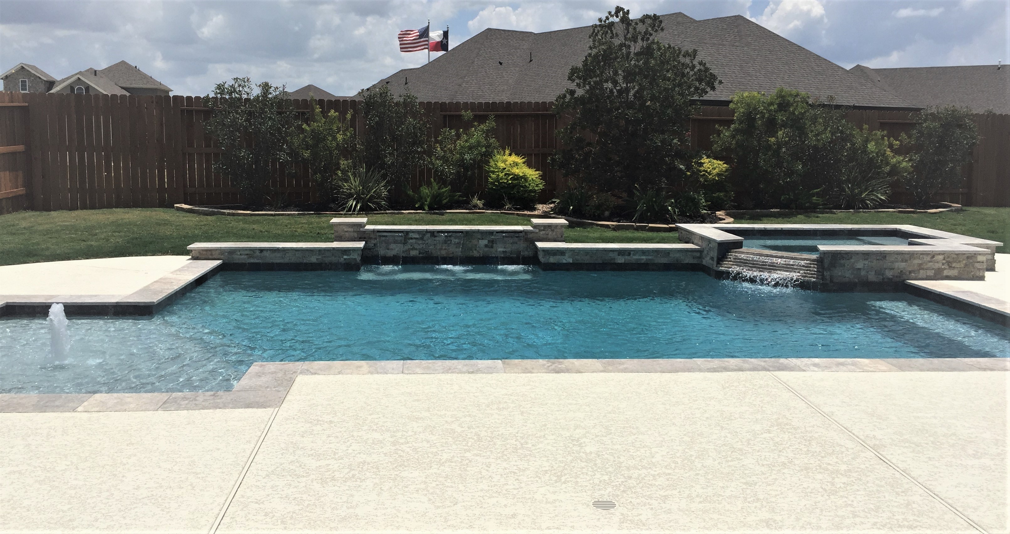 Gunite vs. Fiberglass vs. Vinyl Pools | Cypress TX Guide