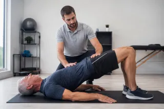 ESERCIZI PER LA COLONNA VERTEBRALE DOPO TERAPIA RIGENERATIVA: COME RECUPERARE LA MOBILITA' E RIDURRE IL DOLORE