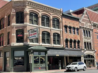 A Taste of Indianapolis History: Why St. Elmo Steak House Deserves a Spot on Your Itinerary 🥩