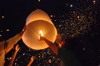 Thailand’s Yi Peng Lantern Festival: A Real-Life Tangled Experience