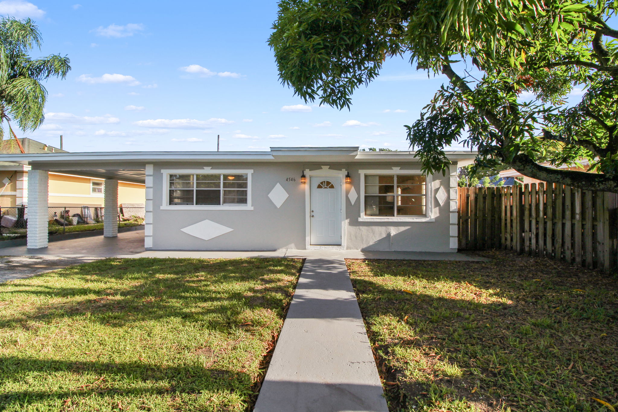 4546 Carver St, Kenwood Estates, FL