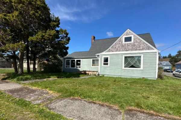 SW Washington Coast 4/2.5 | Steps to 800-Slip Marina | Fix & Flip with $100K Head Start & Loaded with equity. LAKE ST SE, ILWACO, WA 98624