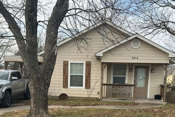 MOVE IN READY 2013 BUILD SFR · MAYPEARL TX · 2/1 · 1,260 SQFT · THIRD OF AN ACRE (Price Renegotiated) E 2nd St, Maypearl, TX 76064