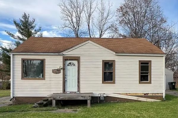 CONTRACT ASSIGNMENT · 3 PARCELS FOR THE PRICE OF ONE · SFR FIX & FLIP WARREN OH Burton St SE, Warren, OH 44484