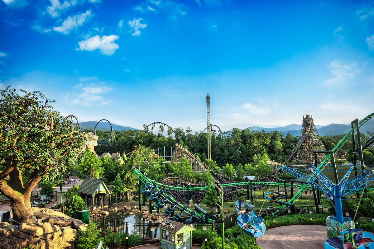 🎢 Experience the Magic of Dollywood – Pigeon Forge, Tennessee