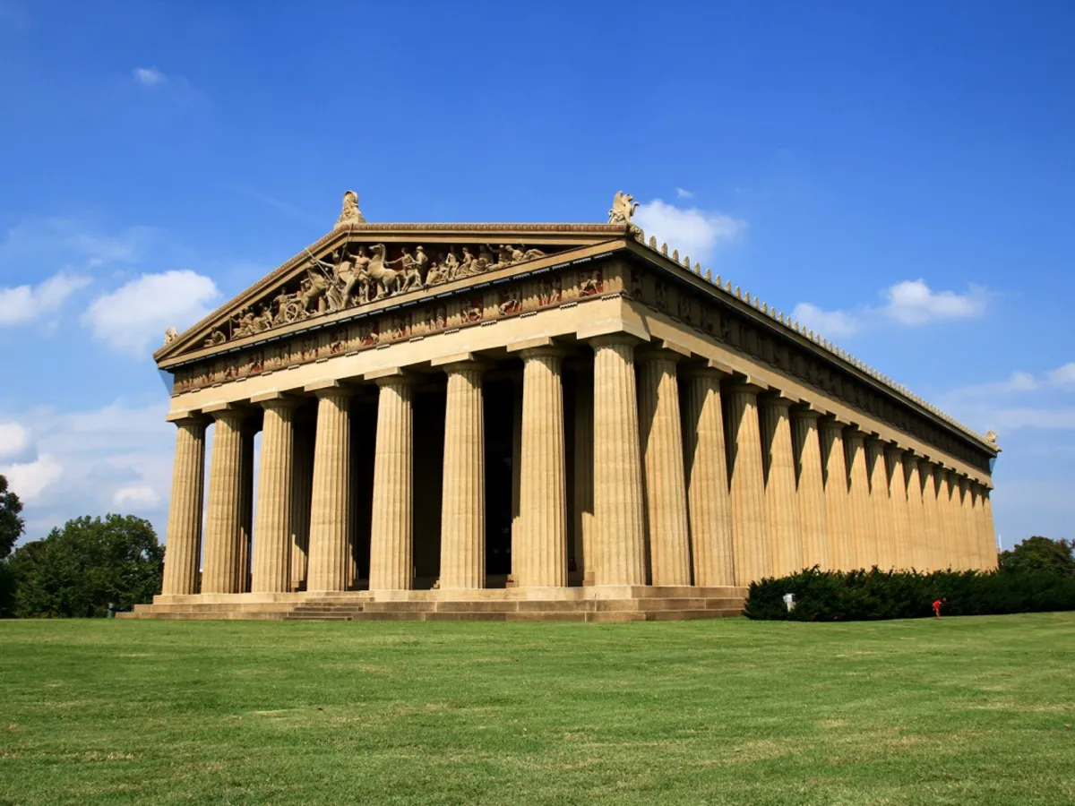 The Parthenon in Nashville, Tennessee – A Must-Visit Landmark in Centennial Park 🏛️