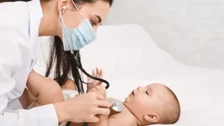 Por que a presença do pediatra na sala de parto é tão importante para o bebê