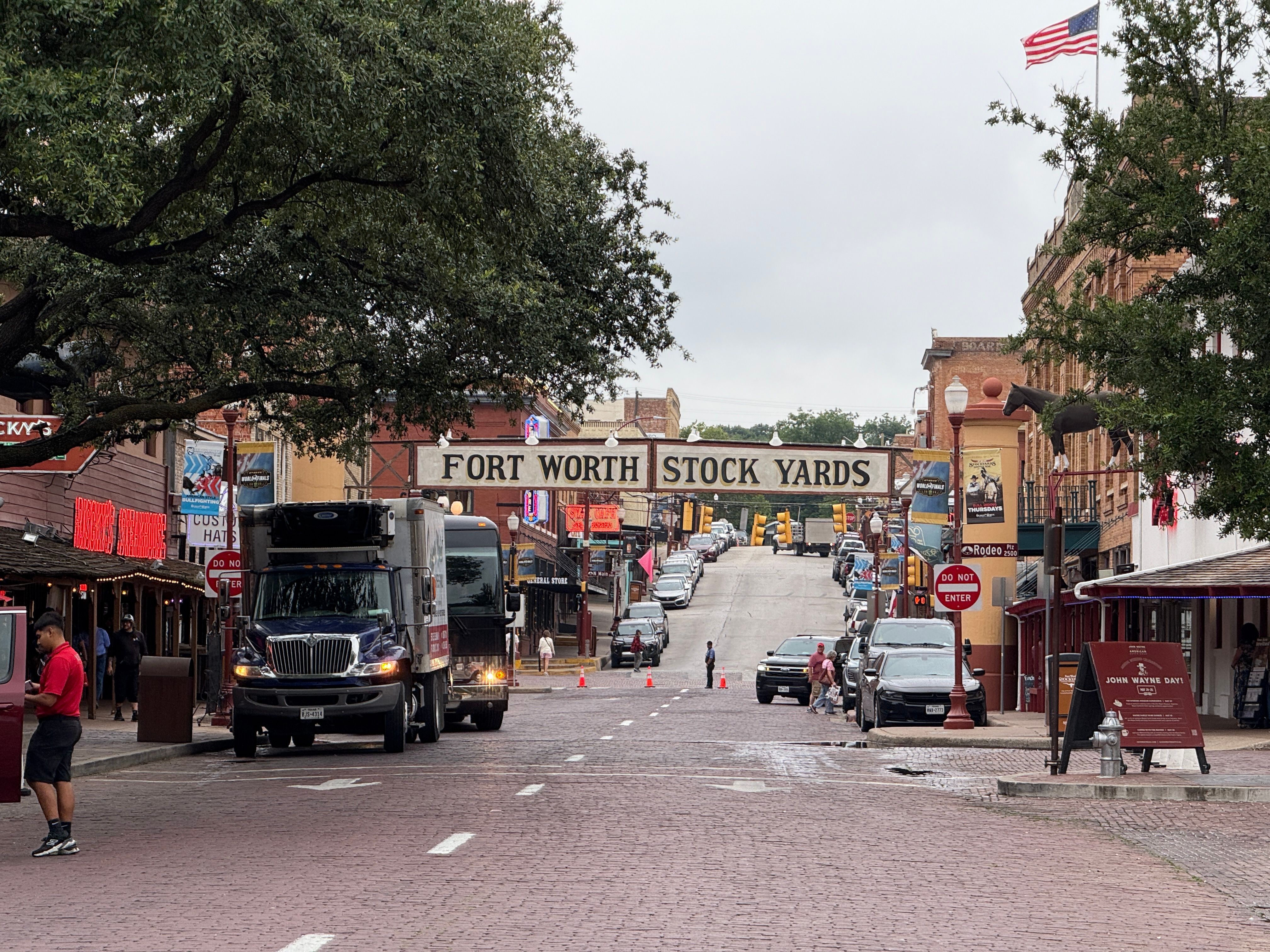 ποΈ Best Shopping and Dining Stops to Visit by Car Near Clearfork | Trinity Auto Rentals, Fort Worth, TX π