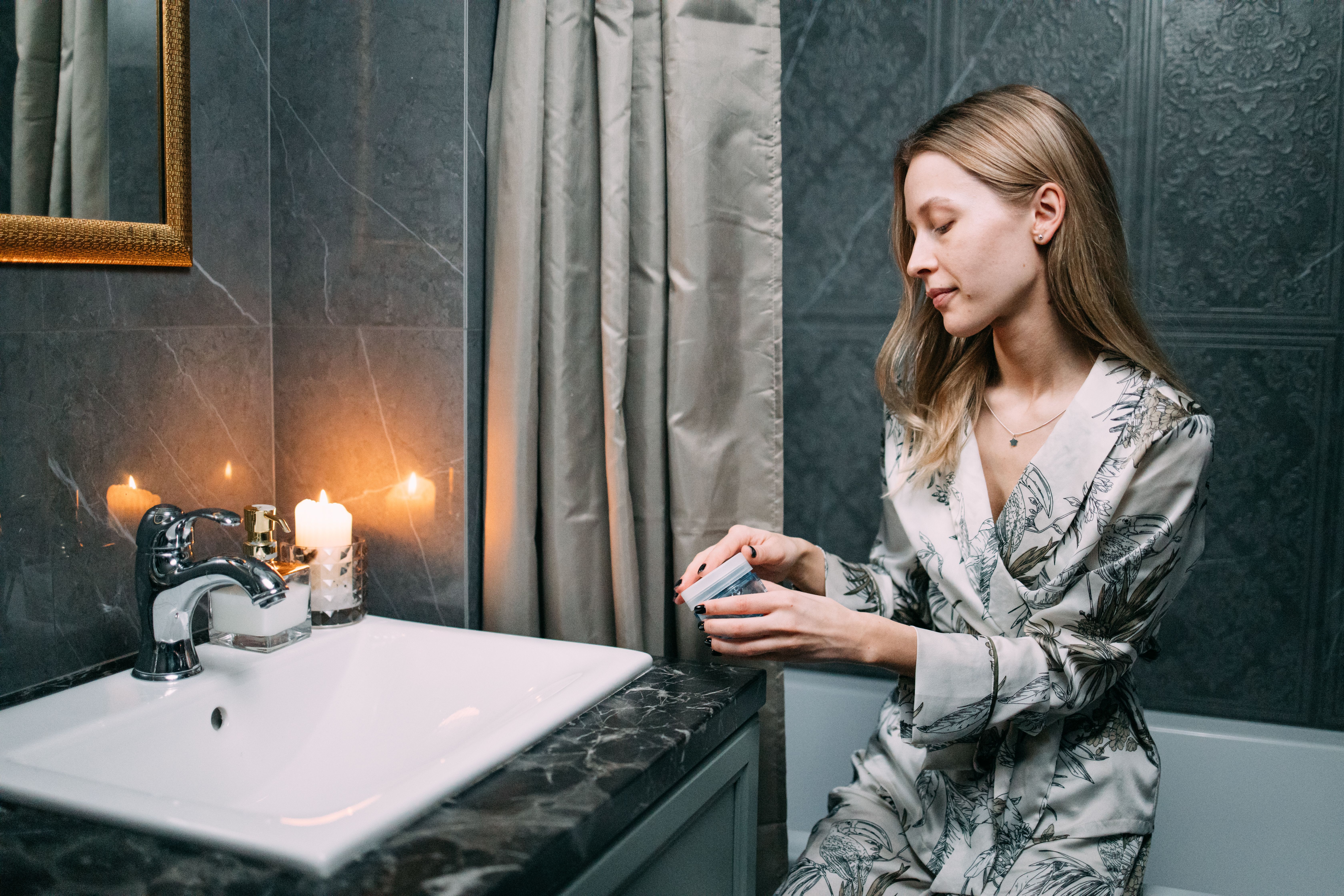 The Evening Skin Reset: A Gentle Night Routine for Tired Moms