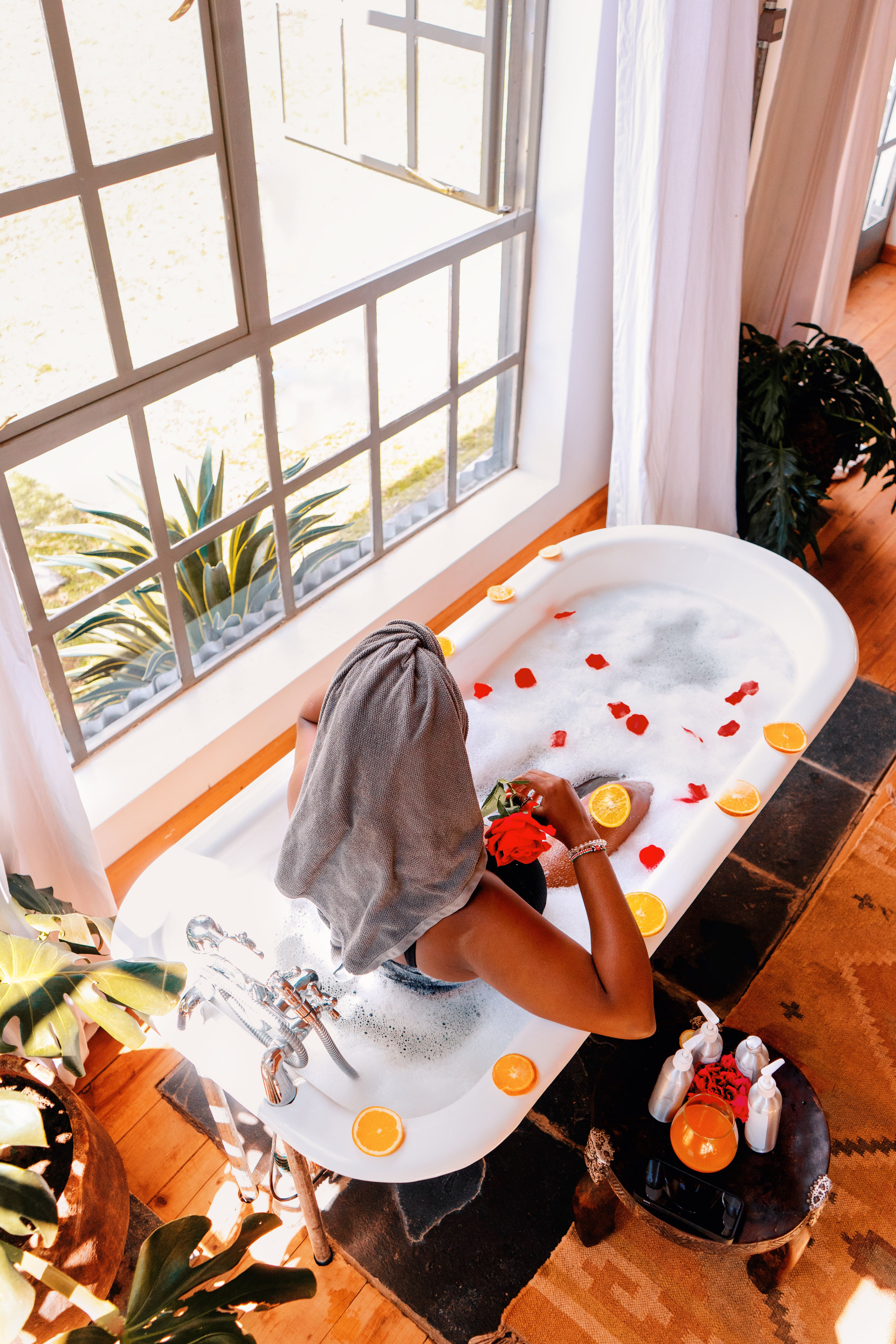 The Slow Beauty Bath Ritual: How to Make One Quiet Evening Feel Restorative