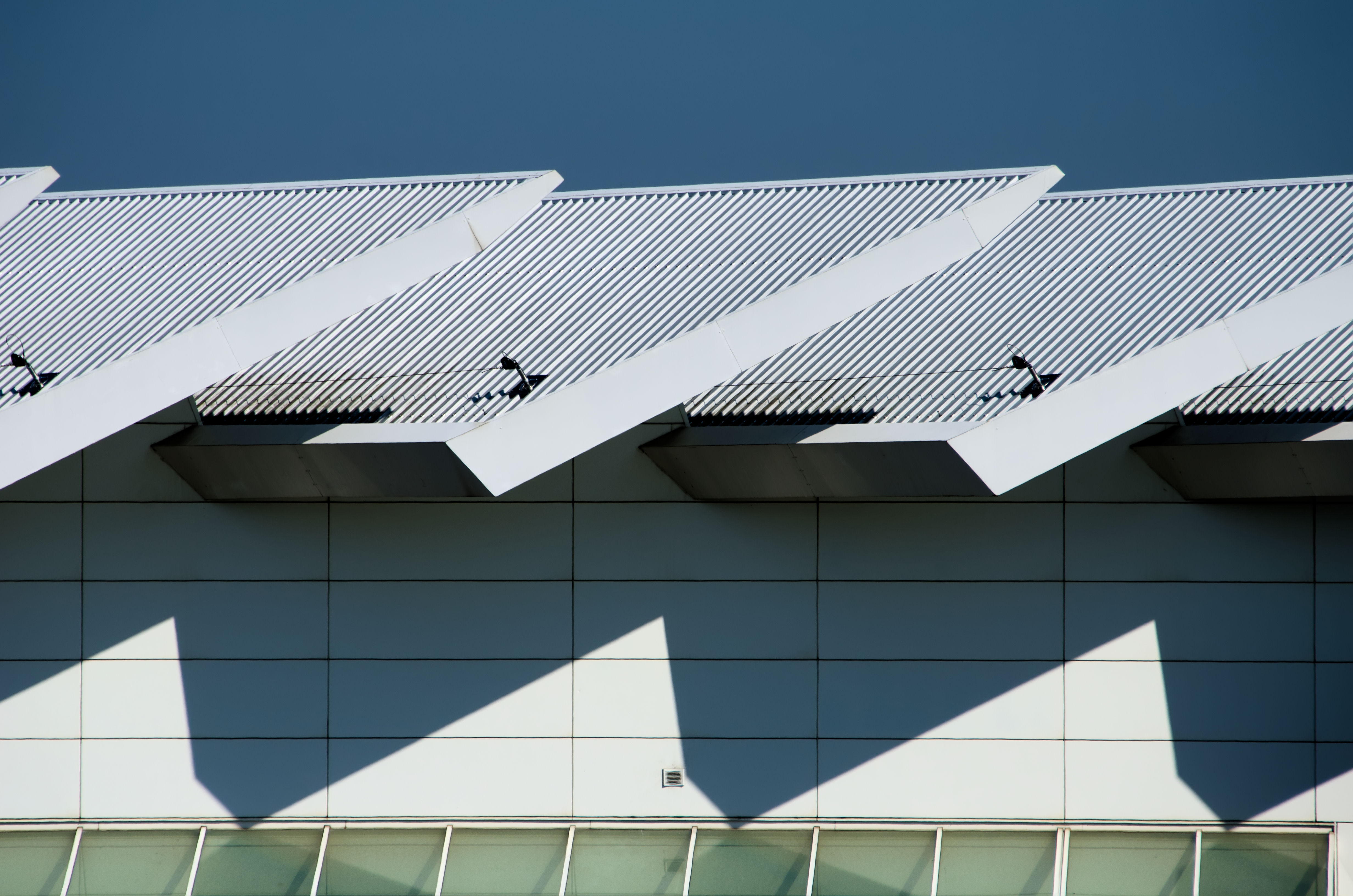 Commercial Roofing Challenges in Modern Cities