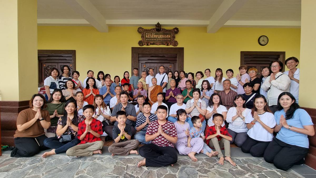 Umat Buddha Vihara Dhammajaya Surabaya 2024
