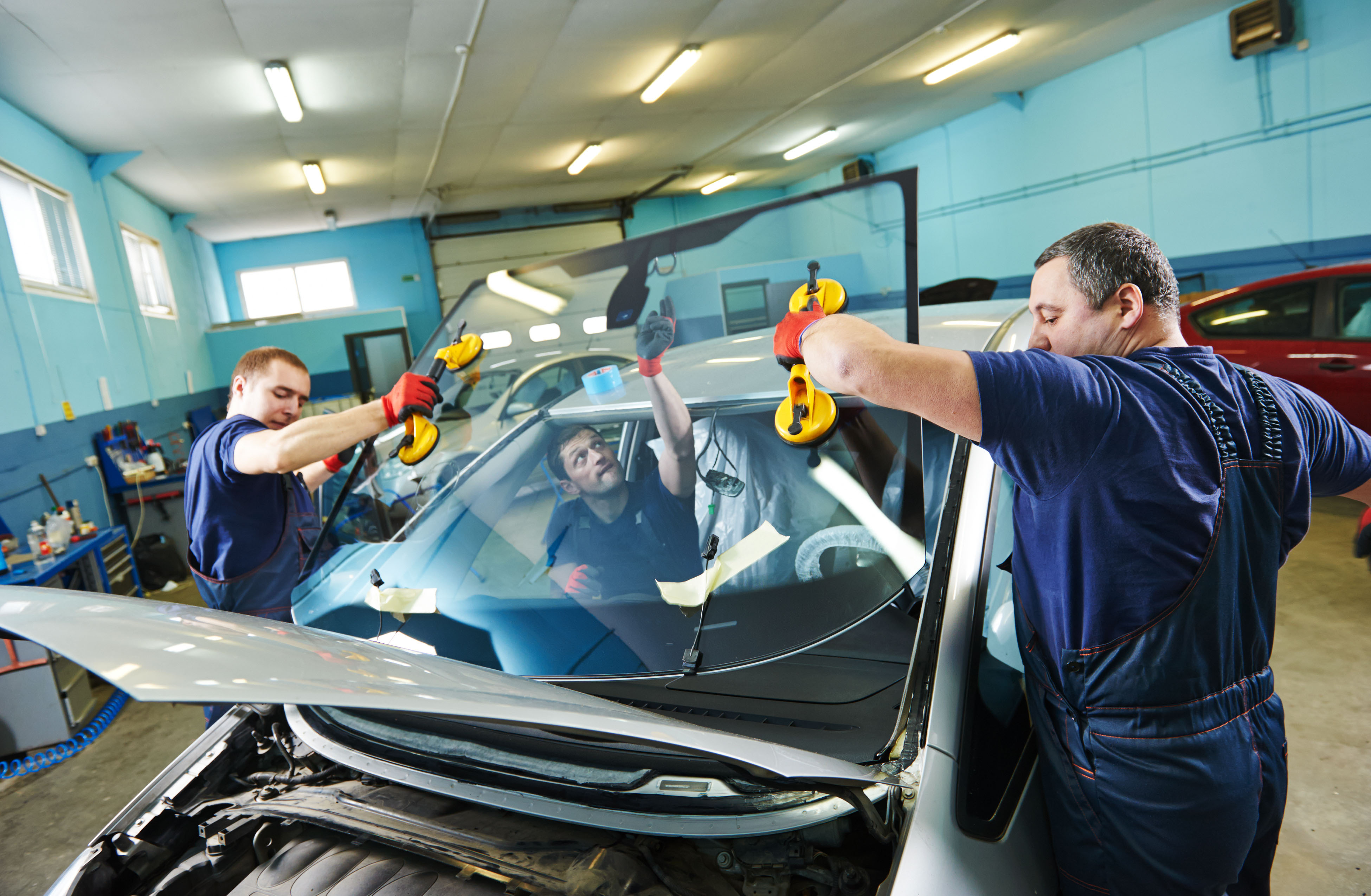 Finding the Right Local Windshield Repair Shop for Your Vehicle