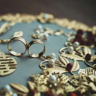 Bijoux en or cassés : faut-il les vendre ? Guide complet