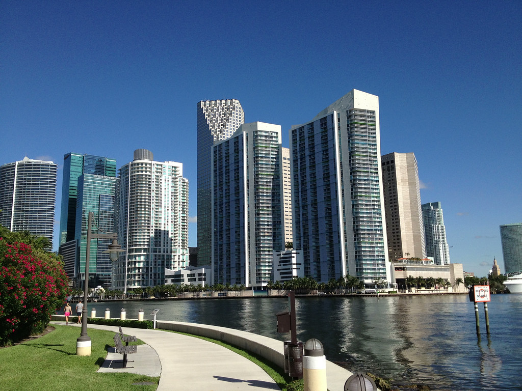 🚗 Where to Park in Downtown Miami, Brickell, and Bayside Marketplace: A Driver’s Guide