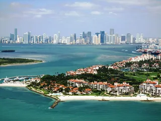 From Boardroom to Boarding Gate: A Business Traveler’s Guide to Miami, FL | FlexMobility