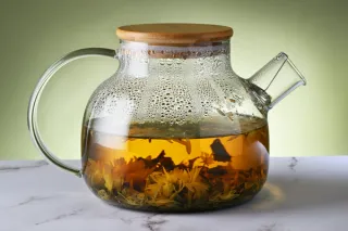 Hot vs. Cold Herbal Infusions: What’s the Difference?