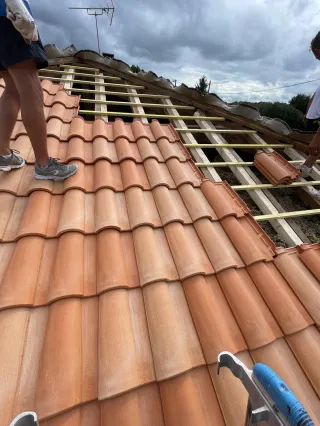 Pourquoi choisir WRL Compagnon de la Couverture pour vos travaux de toiture à Cabariot ?