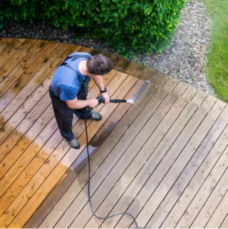 Nettoyage terrasse à Gièvres : comment retrouver un extérieur propre avant la fin de l'été ?