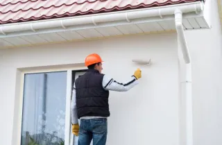 Peinture façade extérieure : comment choisir la bonne solution pour votre maison à Gièvres ?