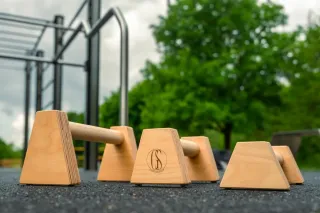 Was sind Parallettes und Wie profitiert dein Training von ihnen?