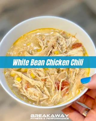 Stay cozy with white bean chicken chili 🌶️🔥