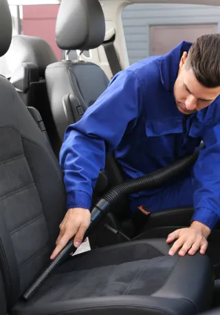 Nettoyage intérieur voiture à Somain : éliminer poussières, taches et mauvaises odeurs