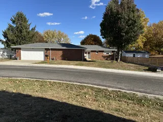 Selling a Home in Sangamon County This Fall: How Long It Takes and How to Price It