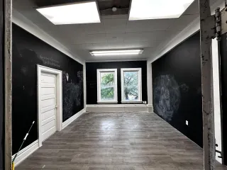 Suite 208: Spacious 260 Sqft Office for Professionals