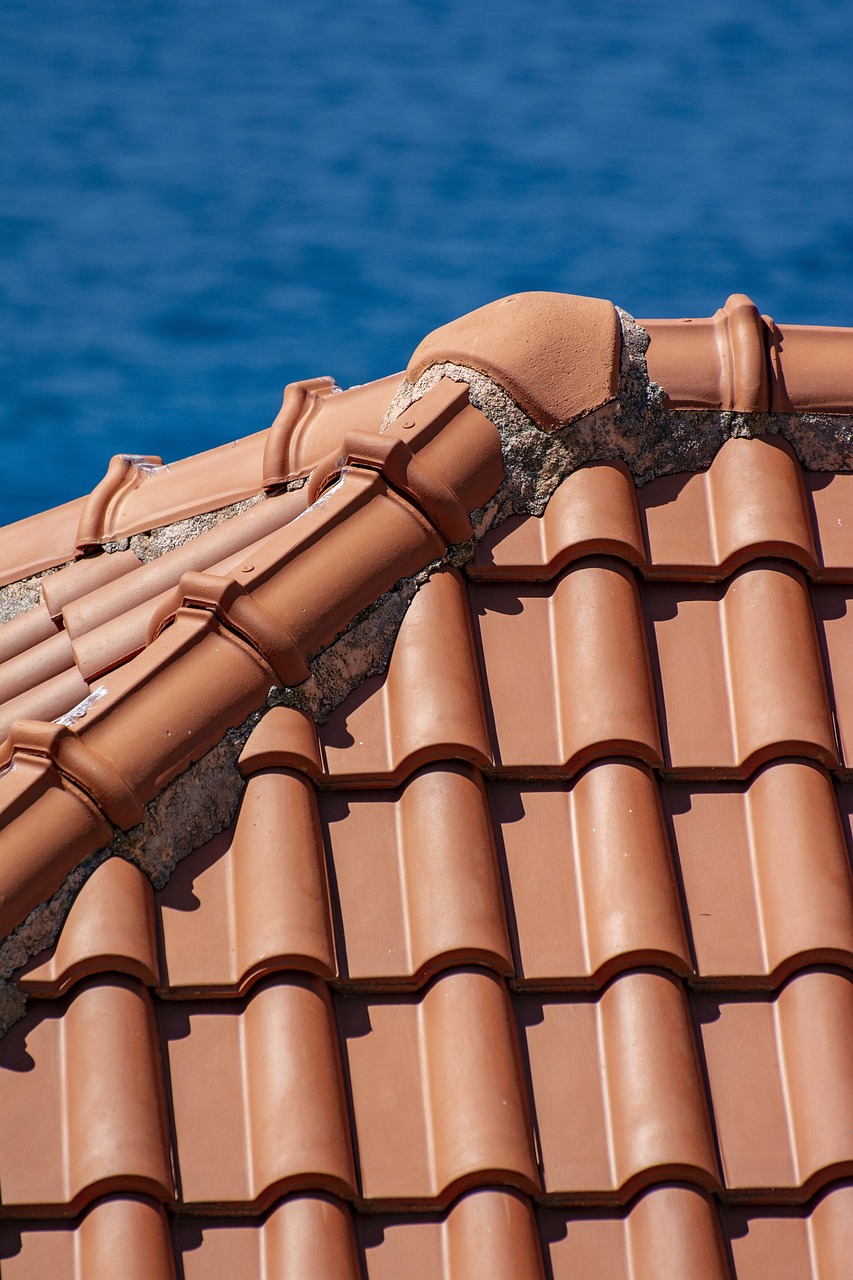 Toiture qui chauffe : solutions efficaces pour garder une maison fraîche en été