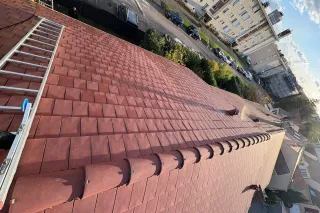Infiltration de toiture en été : que faire immédiatement pour limiter les dégâts