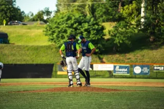 Generals Hold Off Tom Sox 8-3