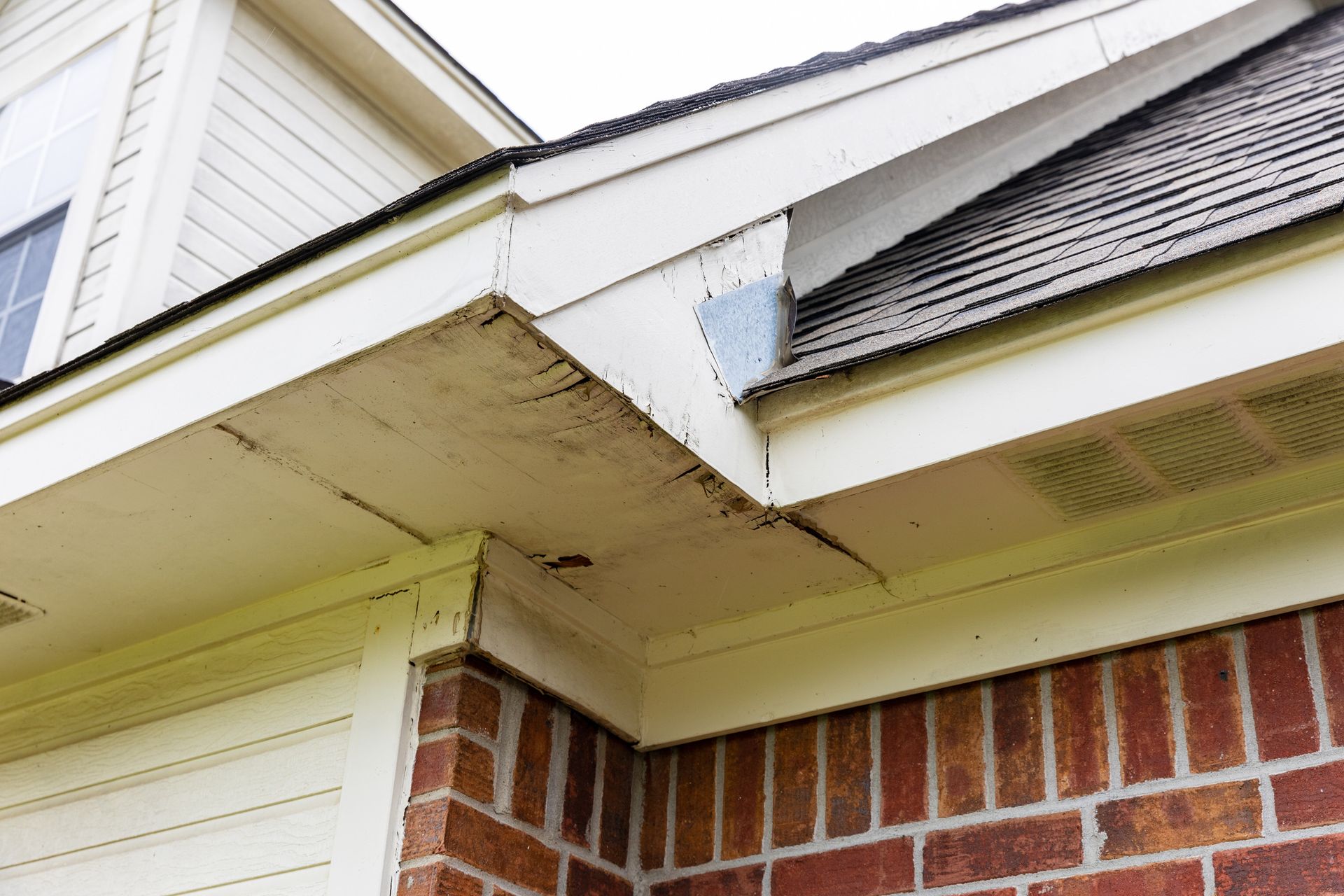 What Fascia Does (And why gutters fail when it’s compromised)