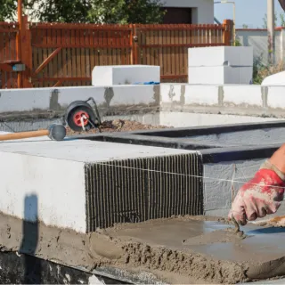 Comment préparer une dalle béton avant les fortes chaleurs d’été ?