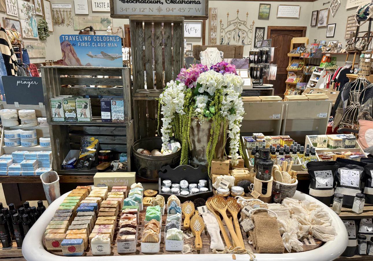 How Do You Choose Meaningful Gifts in Hochatown?