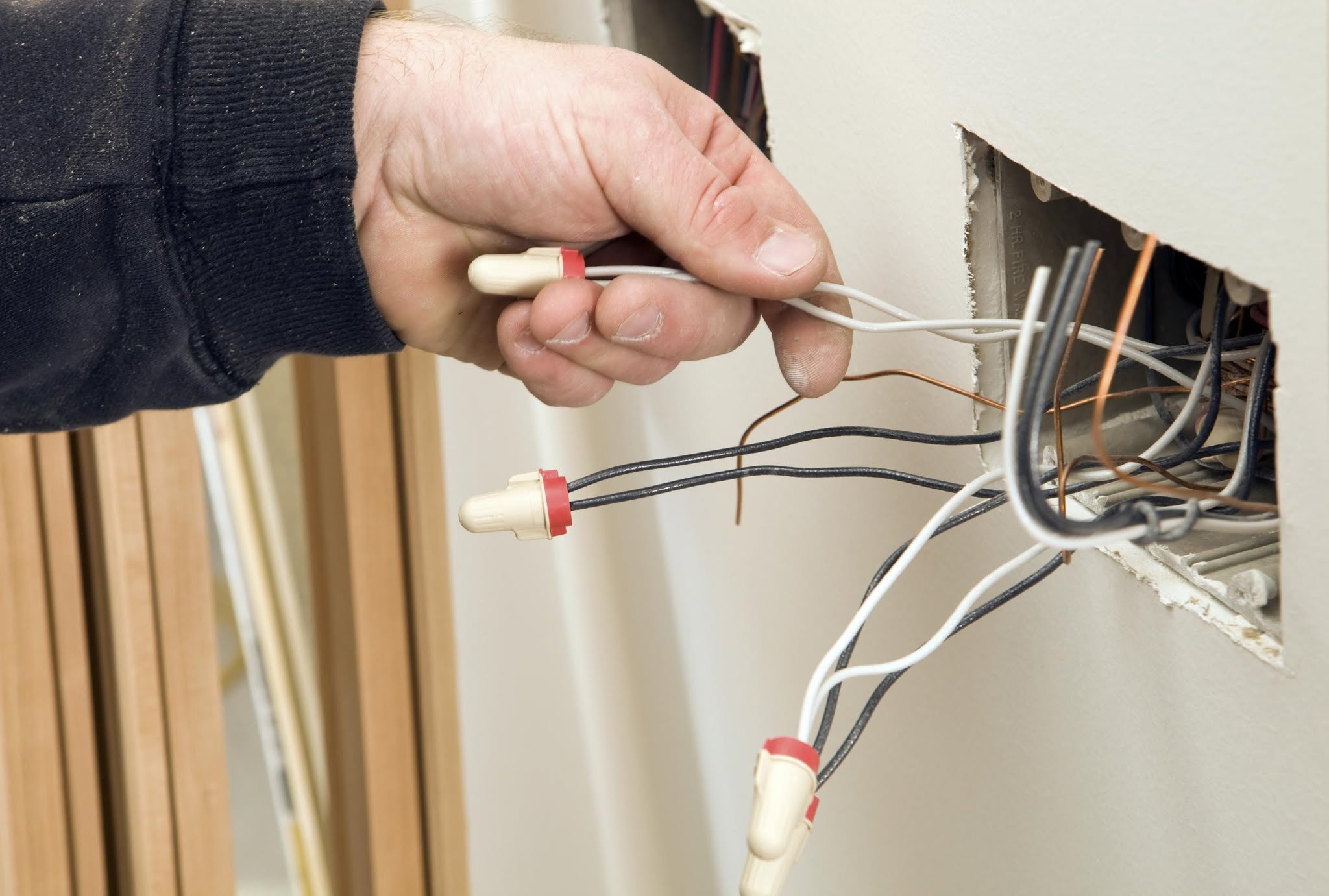 7 Electrical Problems You Should Never Ignore in Your Calhoun County, AL Home