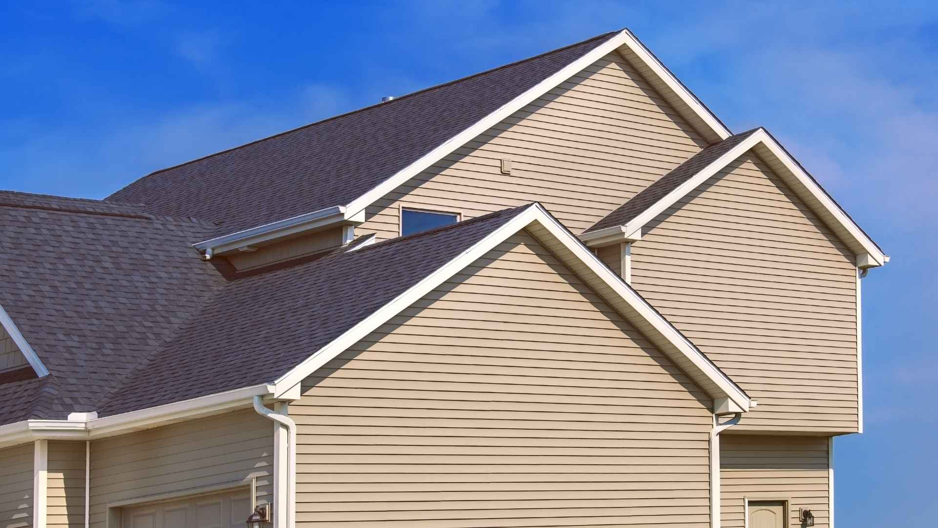 Roof Maintenance Des Moines: A Homeowner's Yearly Guide
