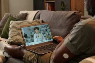 Hoe we de kloof tussen de 'wereld van actie' en de burgermaatschappij overbruggen