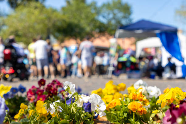 How to Turn Your Saturday Market Customers Into Online Followers