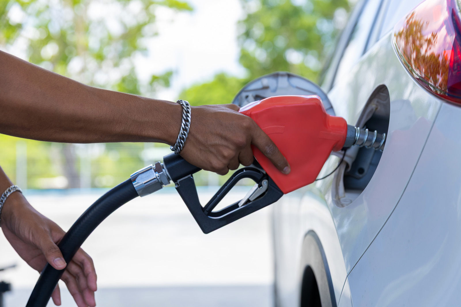 Ran Out of Gas in Ottawa? Here's Why Fuel Delivery Beats Walking to the Station Every Time