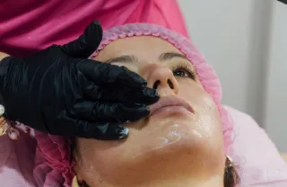 5 Reasons to Choose Organic Facials Over Chemical Skincare Treatments