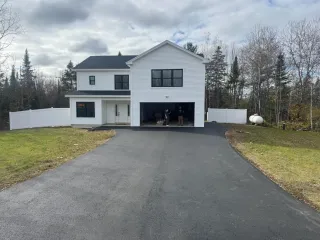 How Often Should You Sealcoat Your Driveway in Maine?